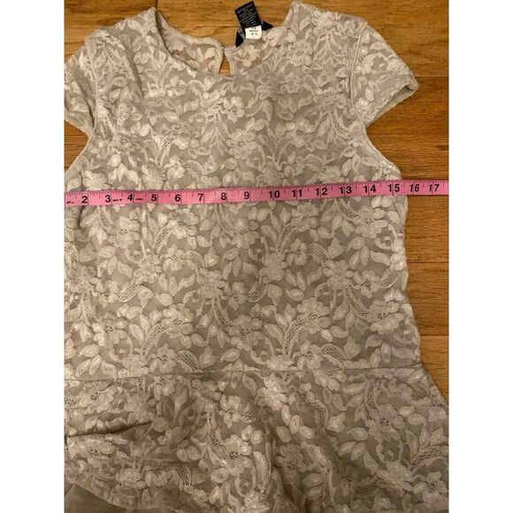 Moda International, women’s beige floral lace peplum cap sleeve blouse size XL - Picture 6 of 9